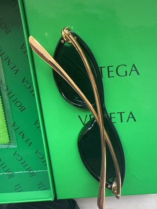 Bottega Veneta Cat Eye Sunglasses Black Gold BV1305S Full Set